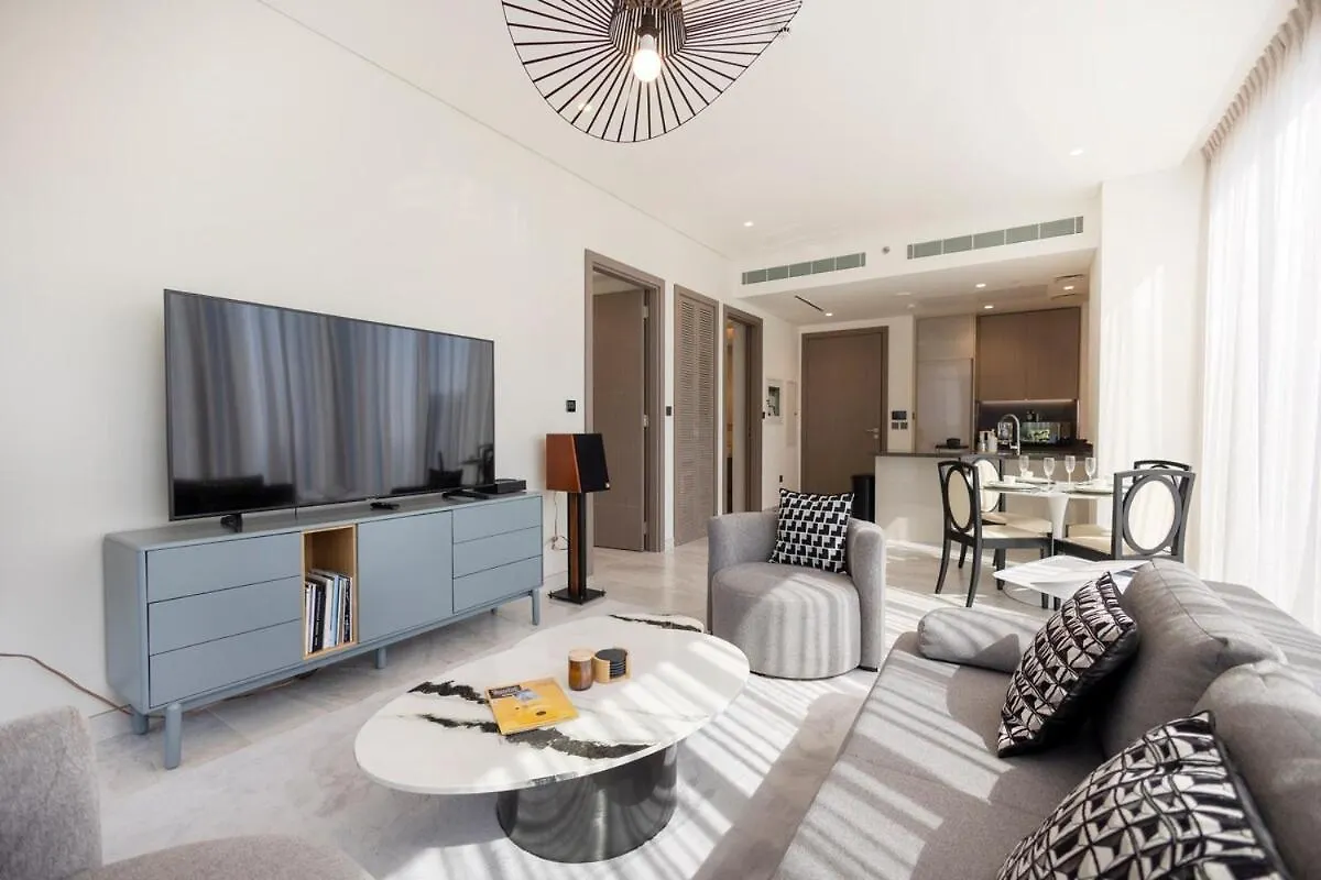 Cozy 1Br Apt With Canal And Burj Khalifa Views At Peninsula Dubai