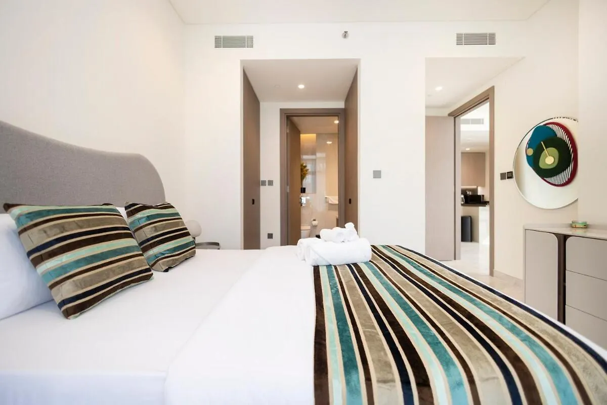 Cozy 1Br Apt With Canal And Burj Khalifa Views At Peninsula Dubai Apartment