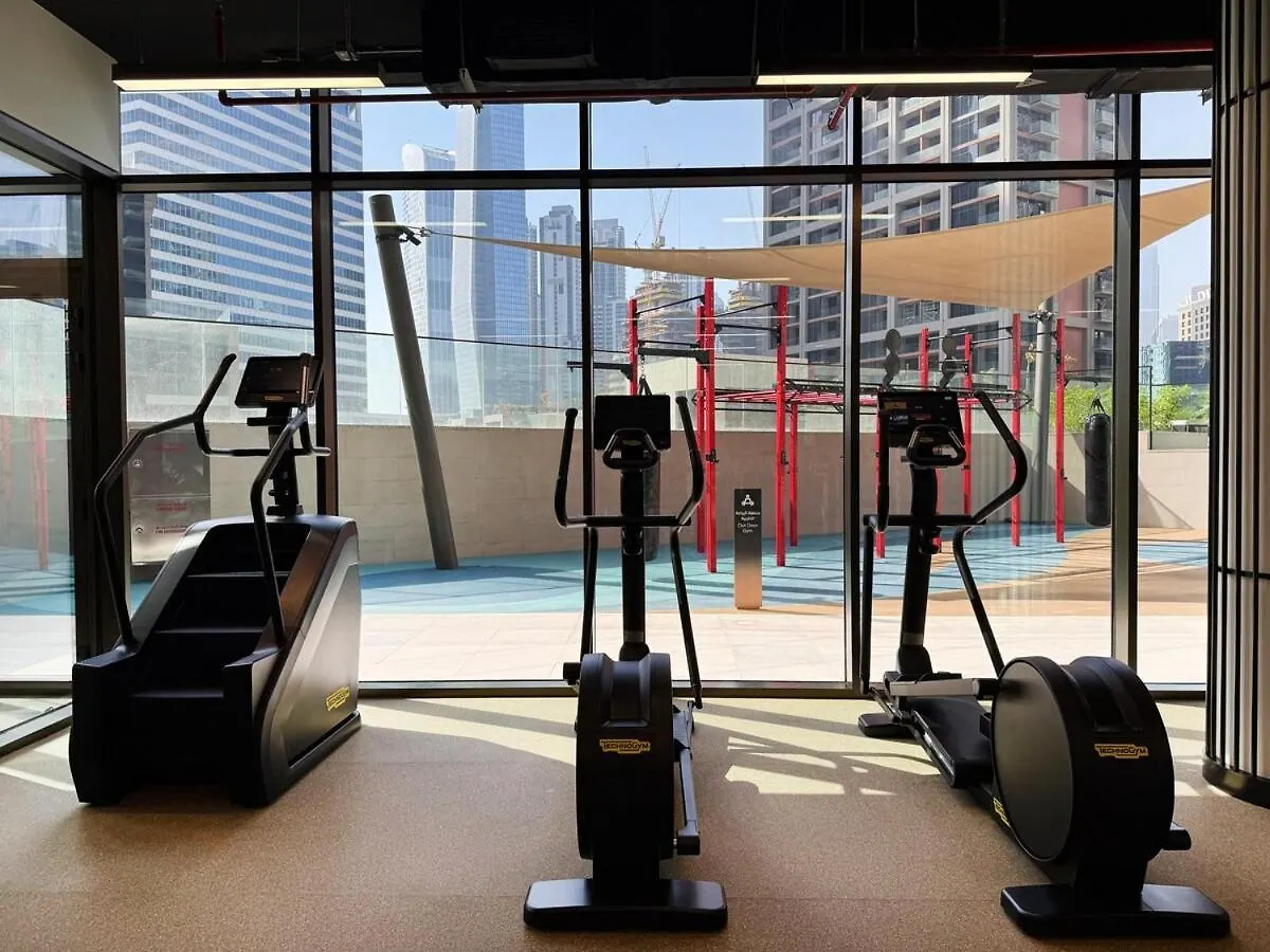 Cozy 1Br Apt With Canal And Burj Khalifa Views At Peninsula Dubai Apartment